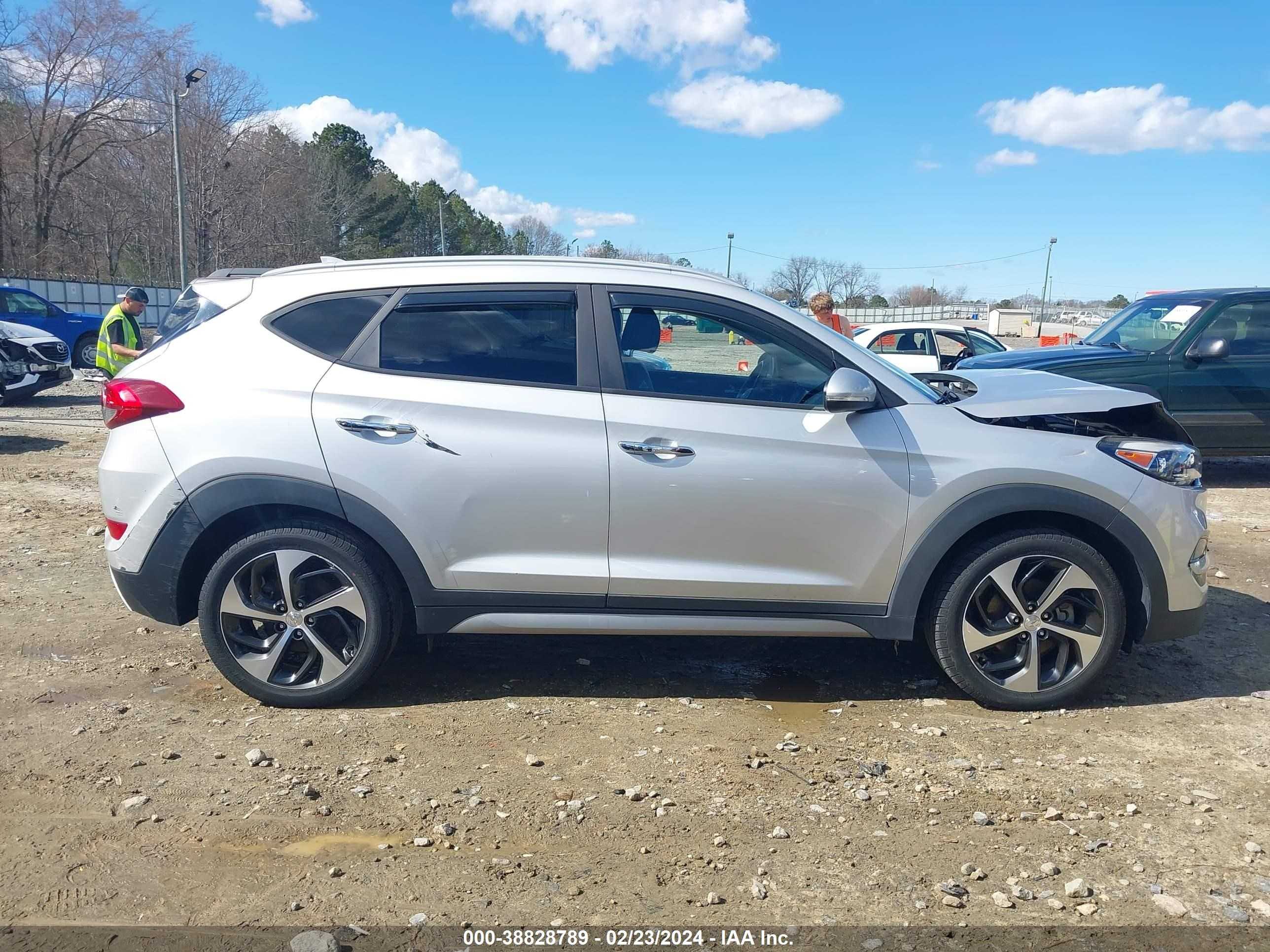 Photo 12 VIN: KM8J33A2XHU278787 - HYUNDAI TUCSON 