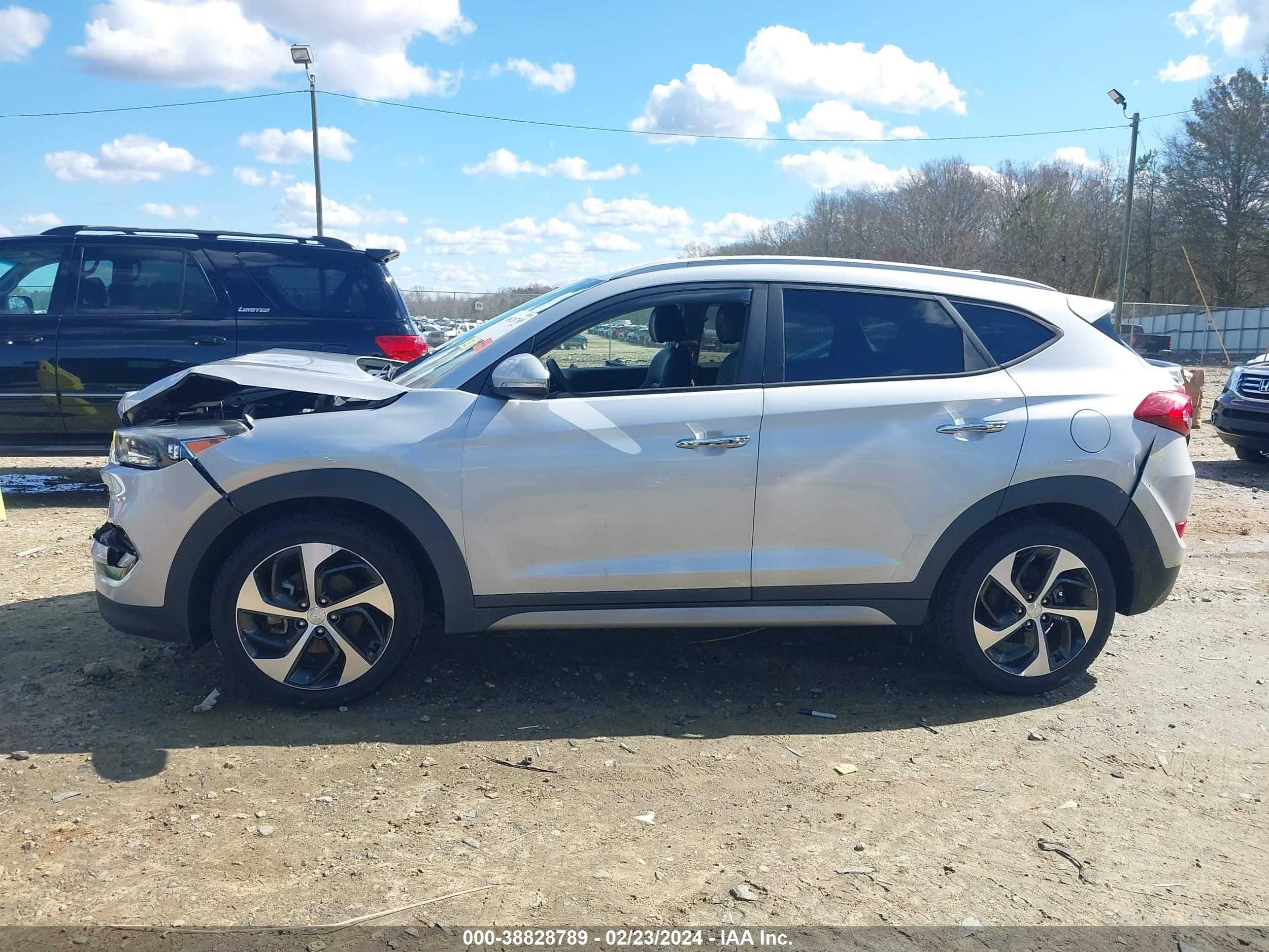 Photo 13 VIN: KM8J33A2XHU278787 - HYUNDAI TUCSON 