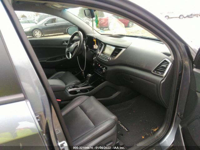 Photo 4 VIN: KM8J33A2XHU296948 - HYUNDAI TUCSON 