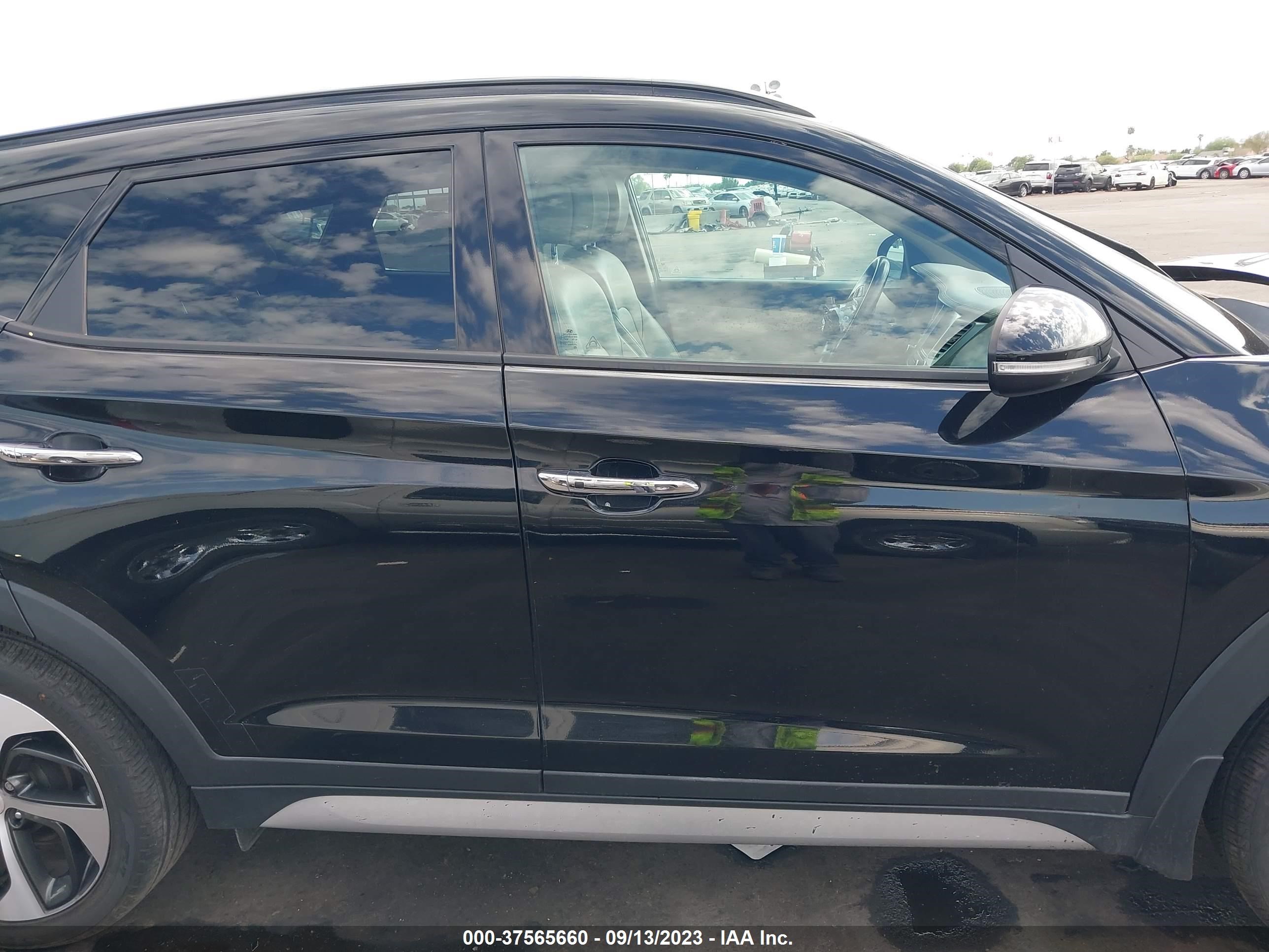 Photo 12 VIN: KM8J33A2XHU371826 - HYUNDAI TUCSON 