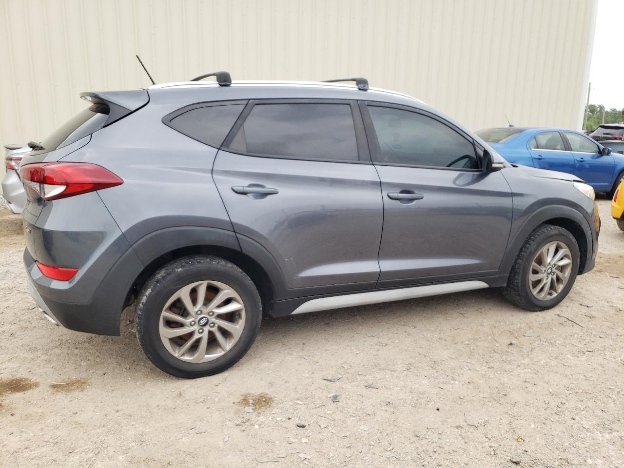 Photo 2 VIN: KM8J33A2XHU538637 - HYUNDAI TUCSON 