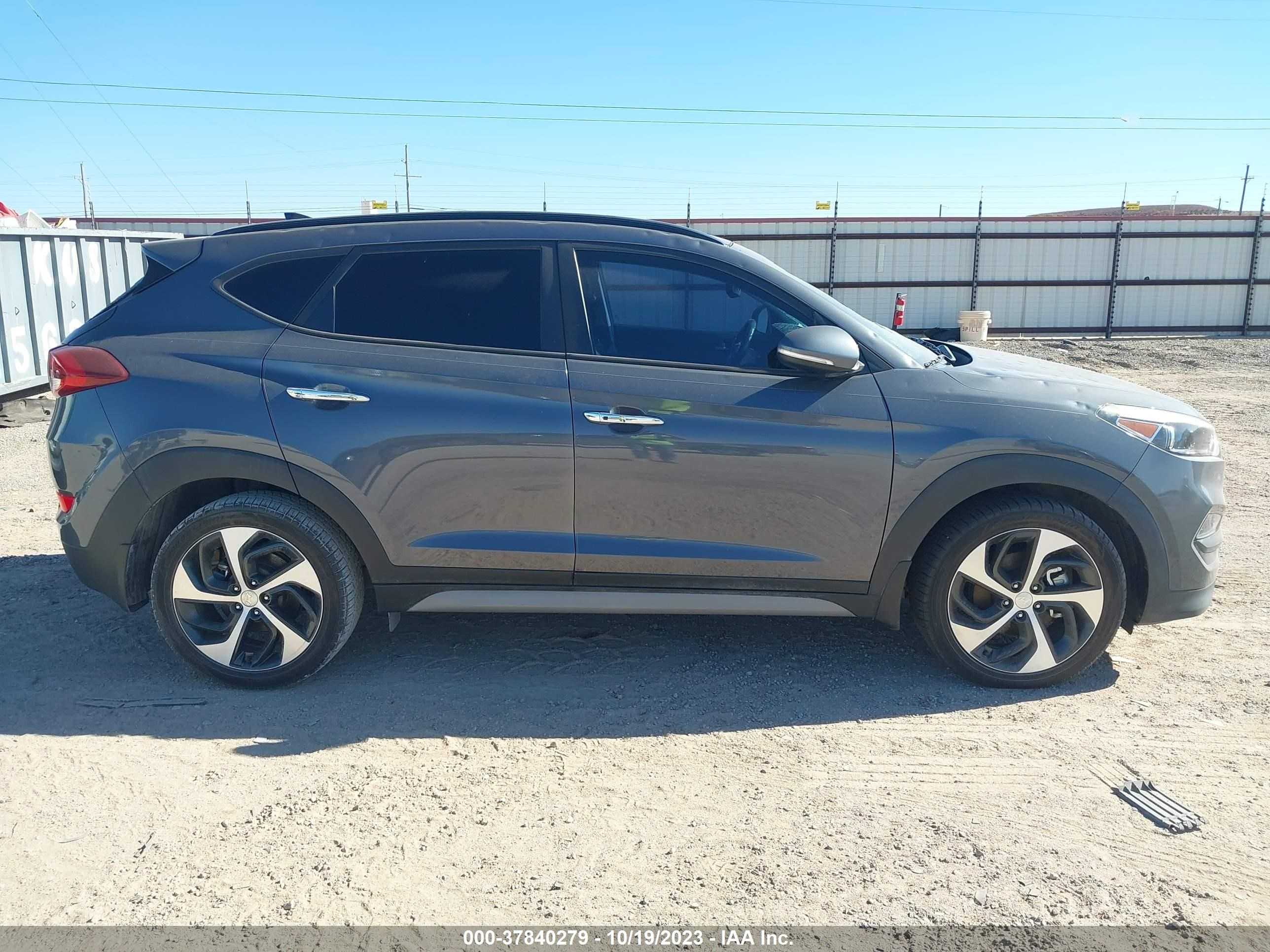 Photo 12 VIN: KM8J33A2XJU609986 - HYUNDAI TUCSON 