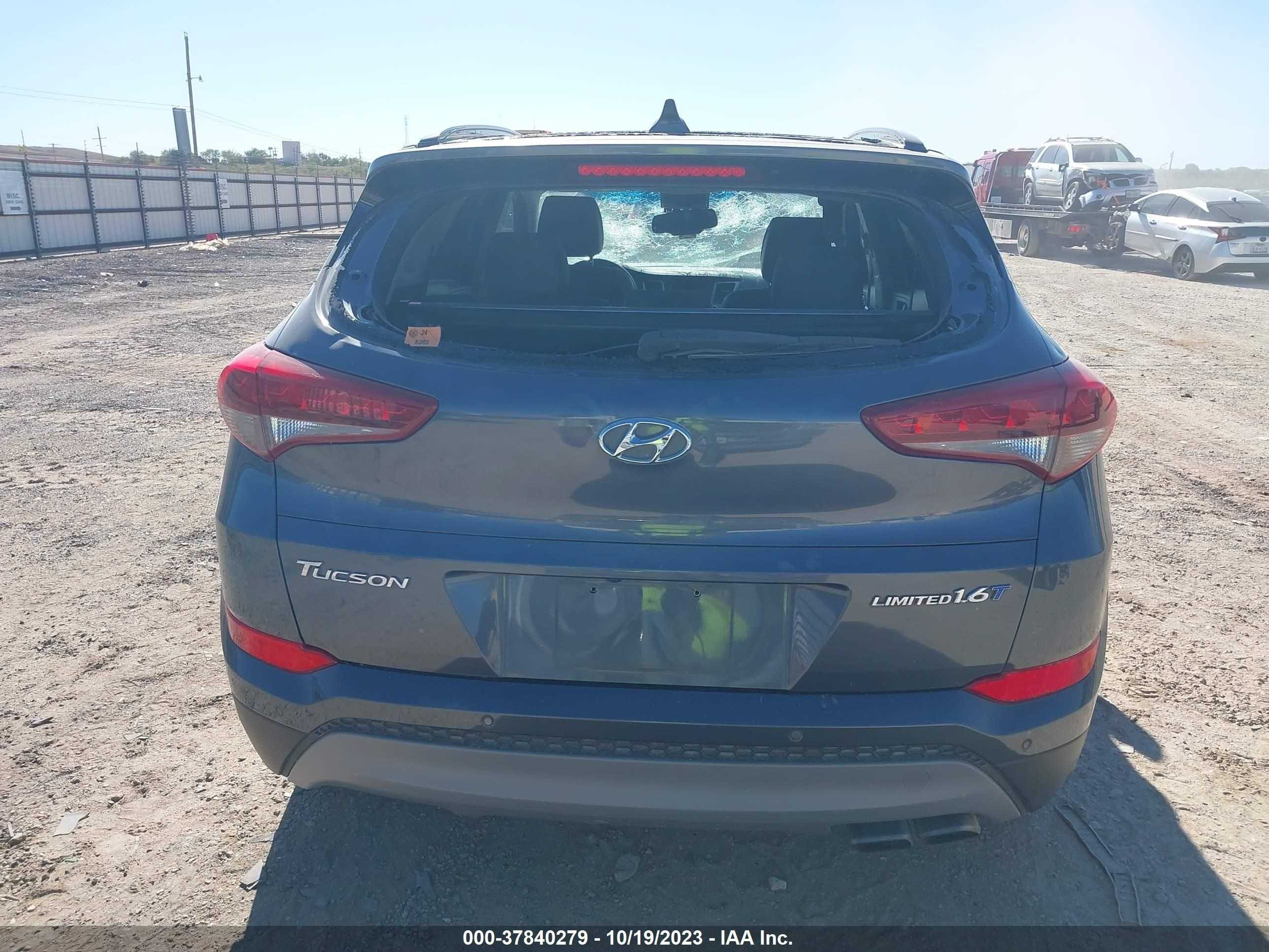 Photo 15 VIN: KM8J33A2XJU609986 - HYUNDAI TUCSON 