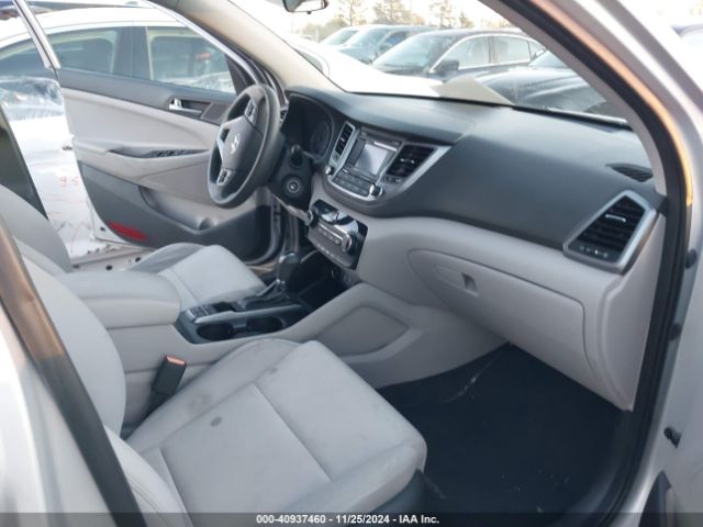 Photo 4 VIN: KM8J33A40HU279884 - HYUNDAI TUCSON 