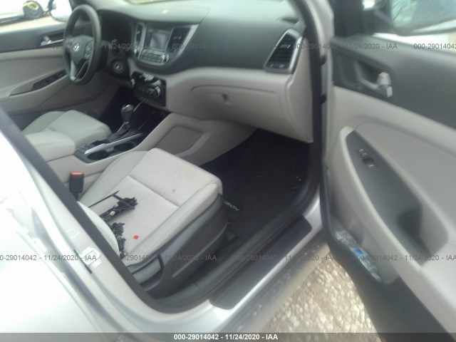 Photo 4 VIN: KM8J33A40HU494858 - HYUNDAI TUCSON 