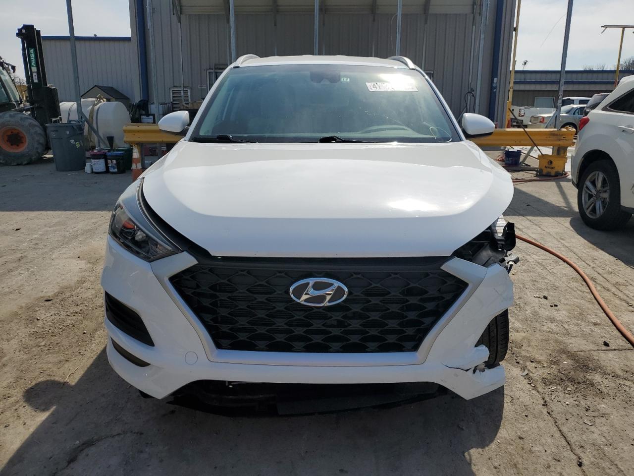 Photo 4 VIN: KM8J33A40KU868957 - HYUNDAI TUCSON 