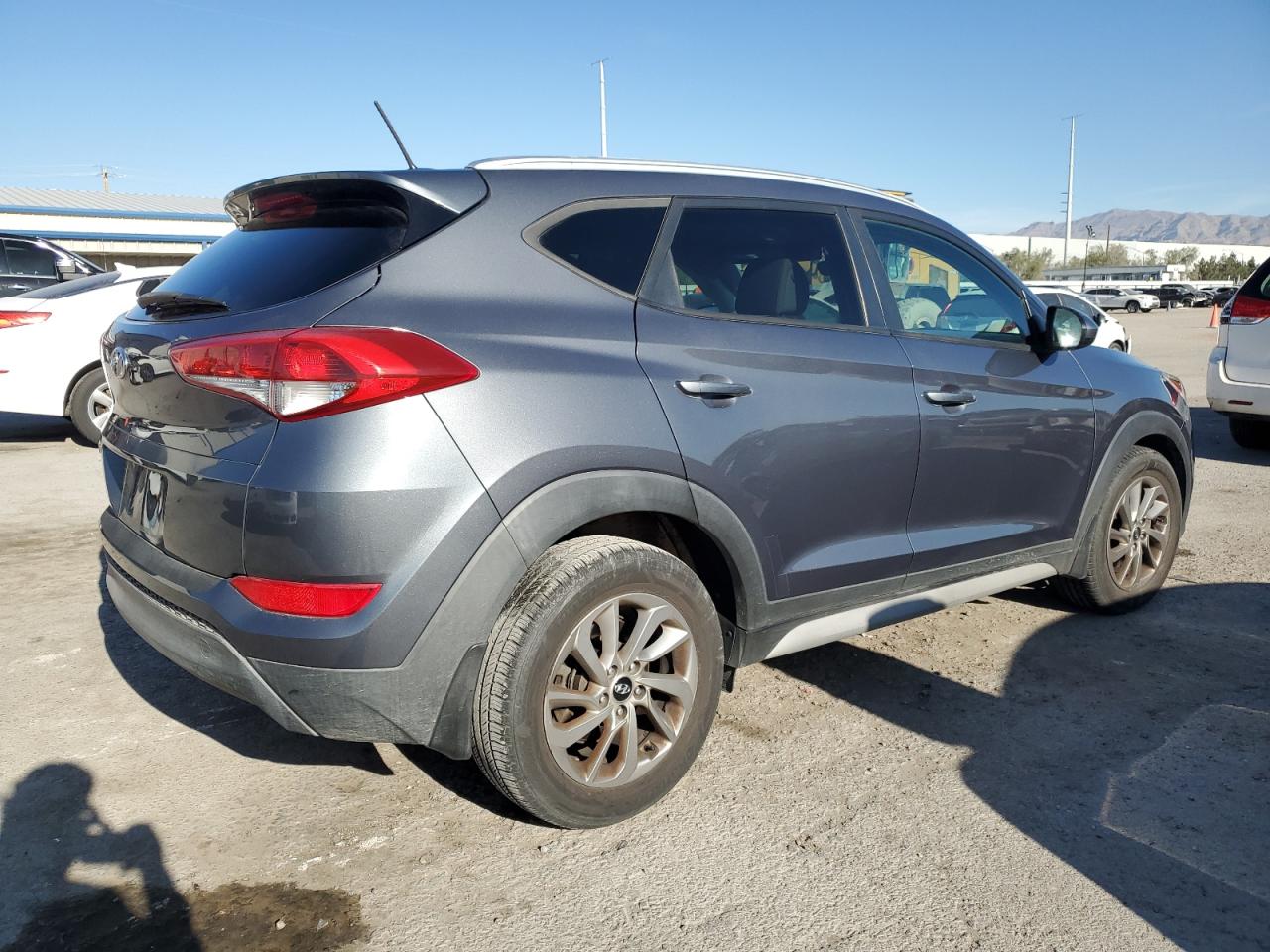 Photo 2 VIN: KM8J33A41HU461576 - HYUNDAI TUCSON 