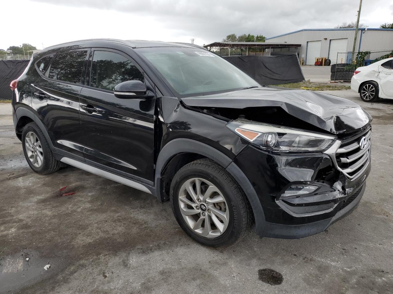 Photo 3 VIN: KM8J33A41JU653568 - HYUNDAI TUCSON 