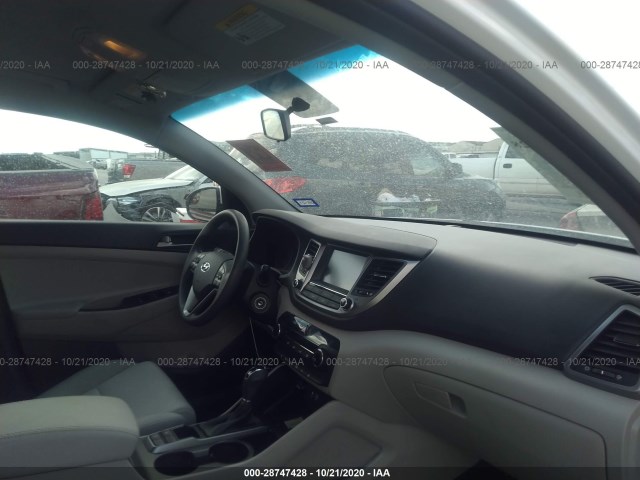 Photo 4 VIN: KM8J33A41JU710495 - HYUNDAI TUCSON 