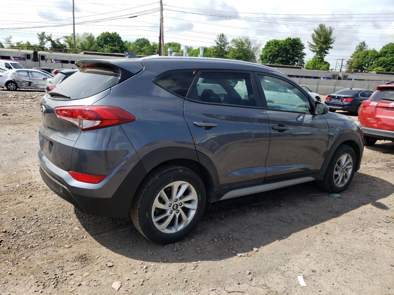 Photo 2 VIN: KM8J33A41JU746462 - HYUNDAI TUCSON 