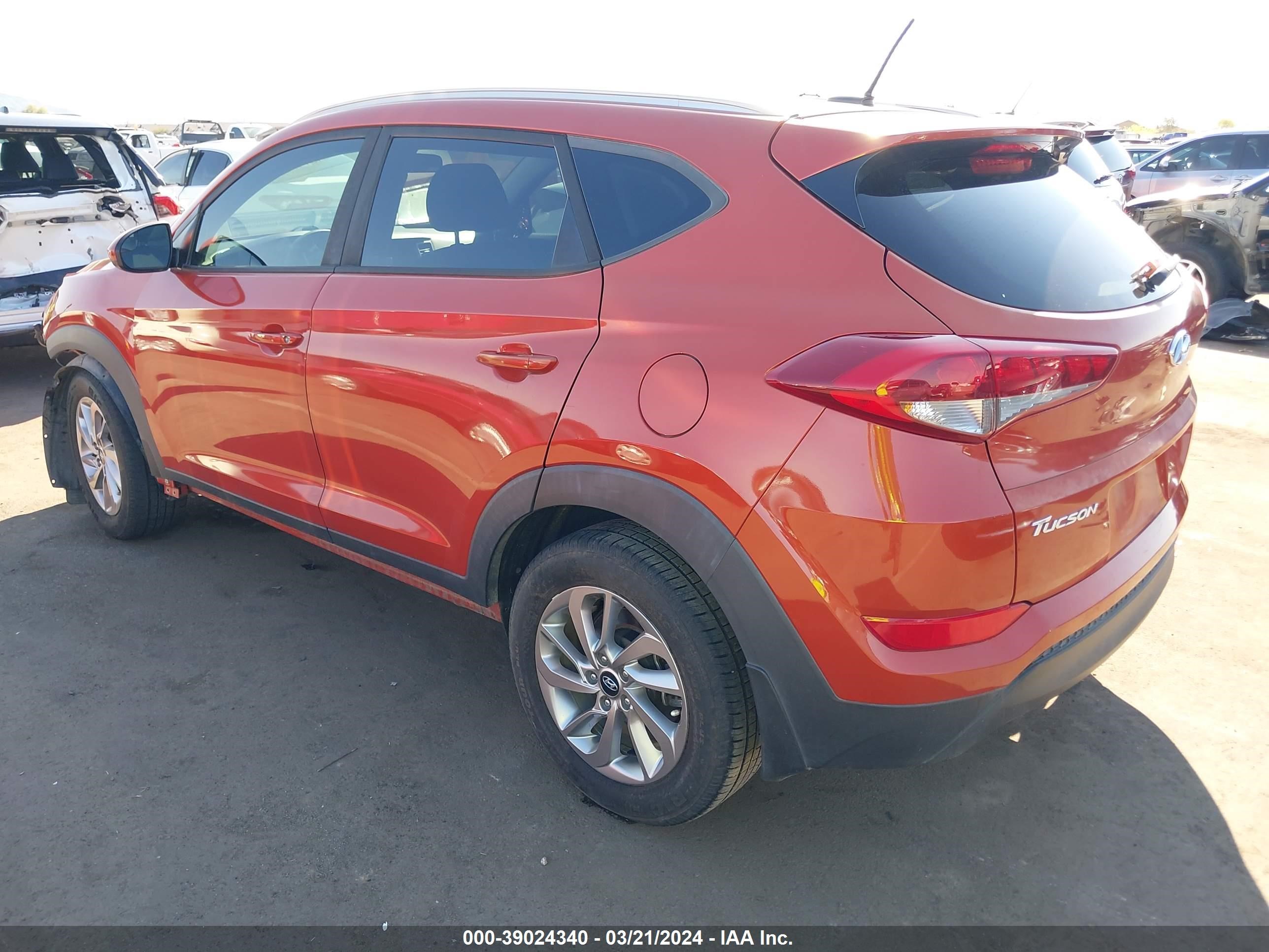 Photo 2 VIN: KM8J33A42HU487247 - HYUNDAI TUCSON 