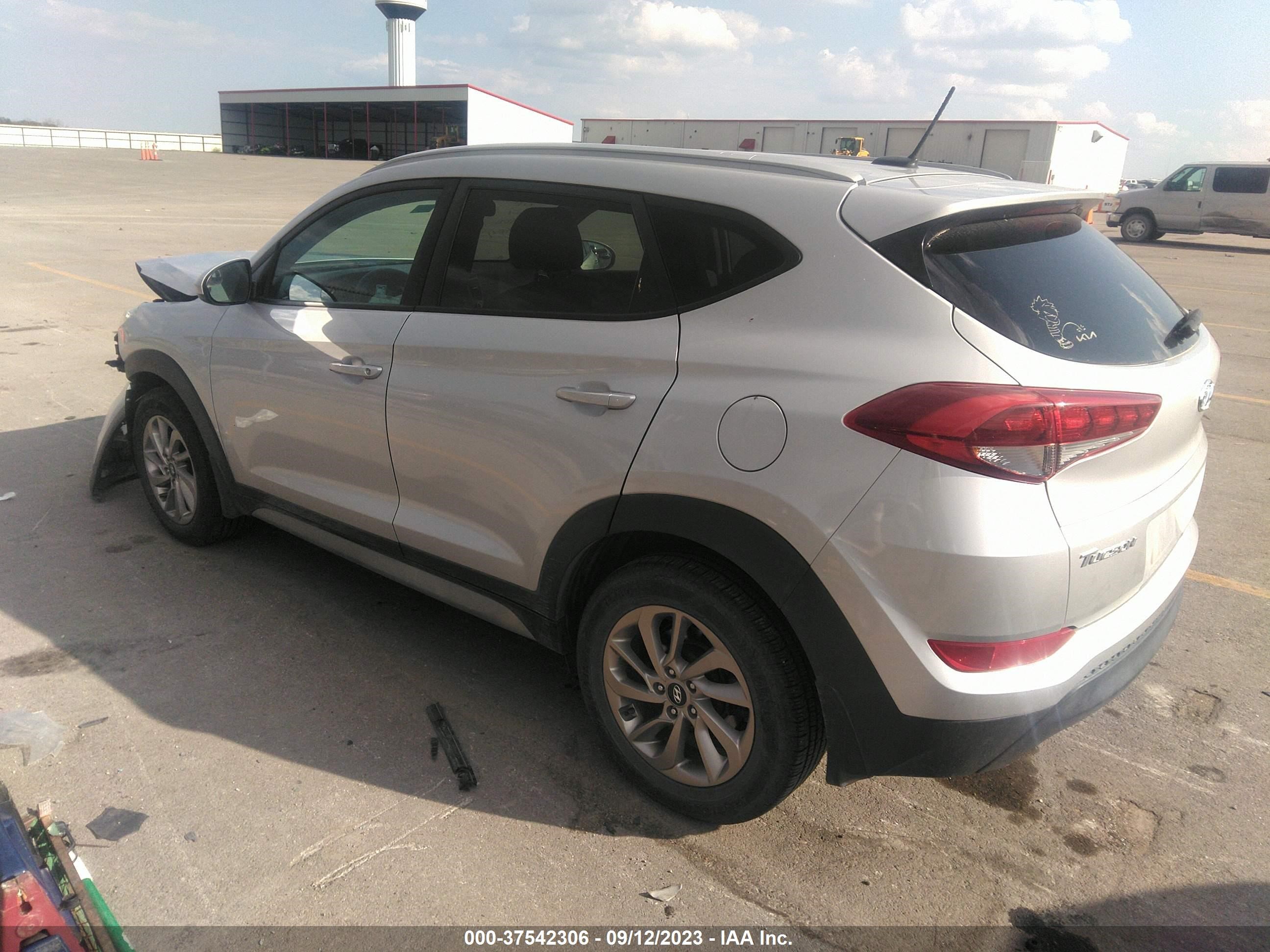 Photo 2 VIN: KM8J33A42HU567454 - HYUNDAI TUCSON 