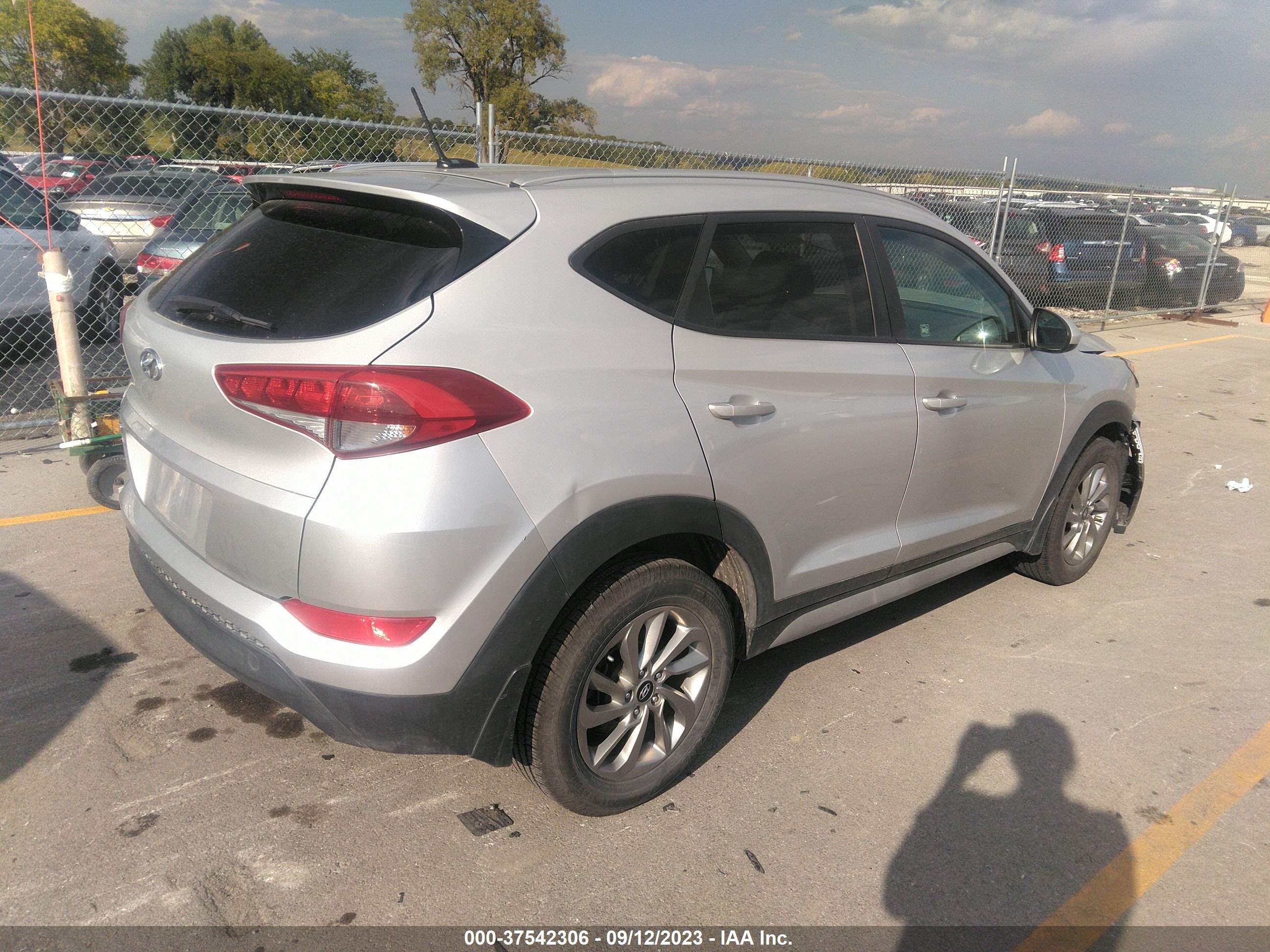 Photo 3 VIN: KM8J33A42HU567454 - HYUNDAI TUCSON 