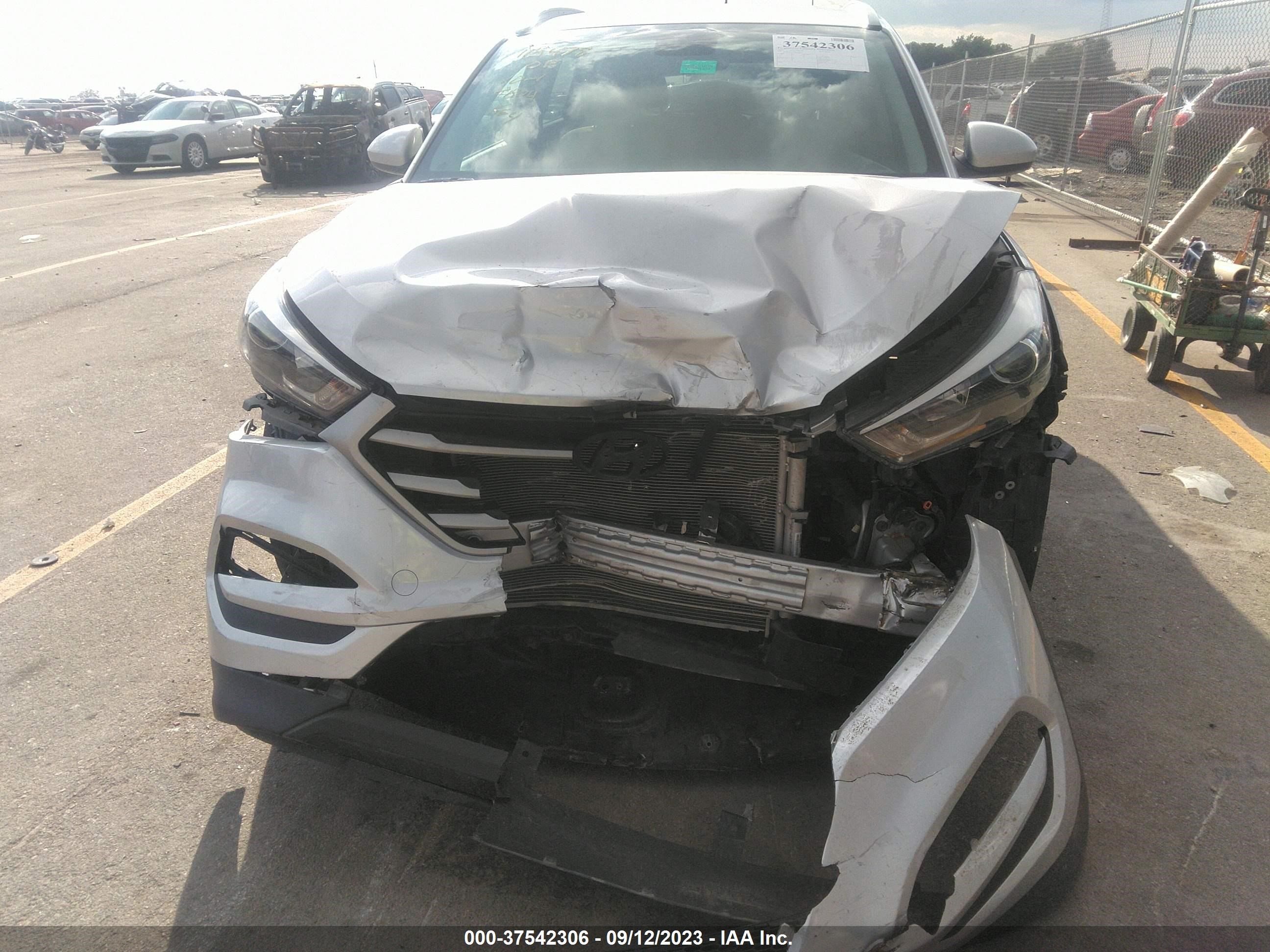 Photo 5 VIN: KM8J33A42HU567454 - HYUNDAI TUCSON 