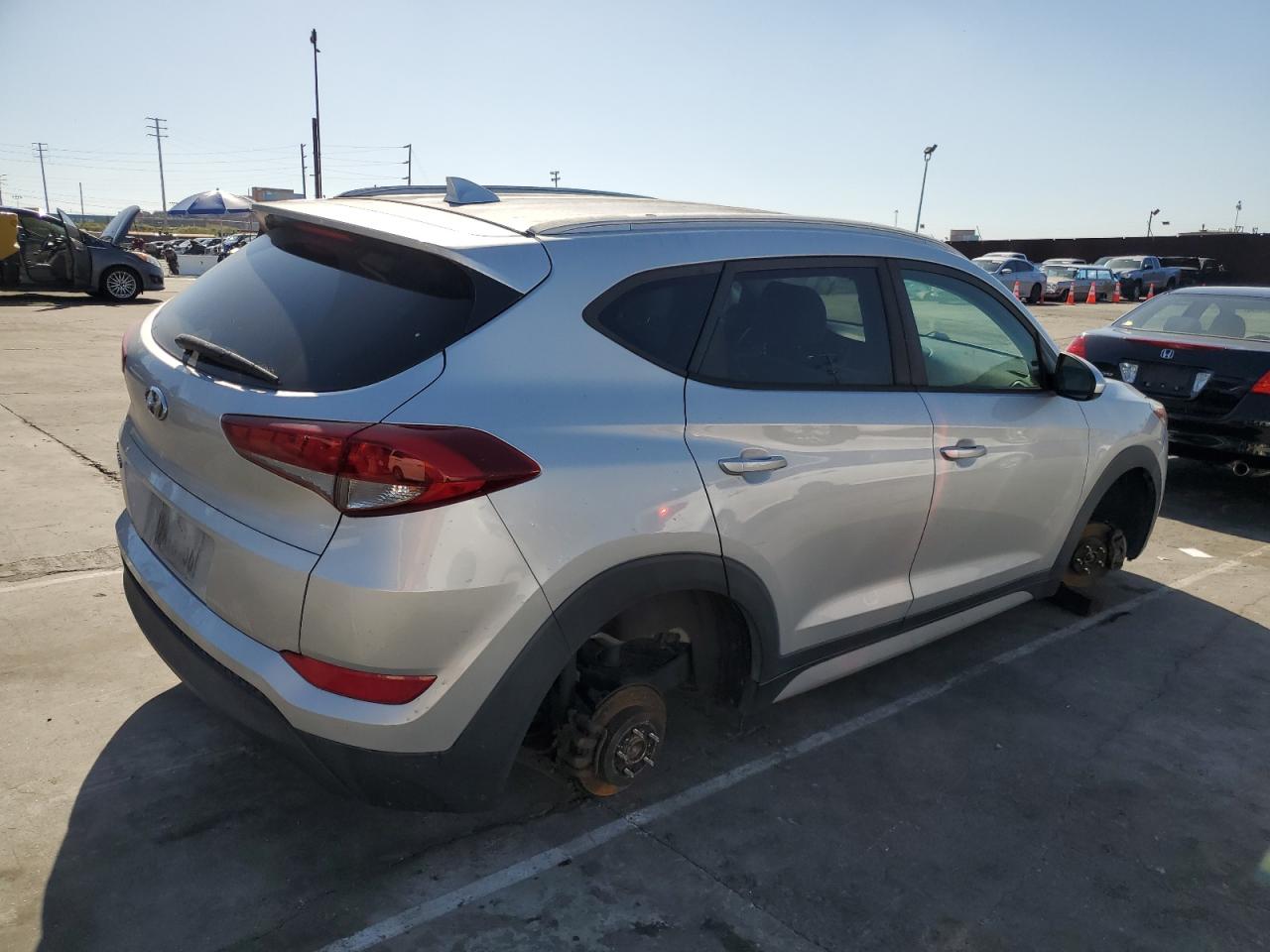 Photo 2 VIN: KM8J33A42JU614293 - HYUNDAI TUCSON 