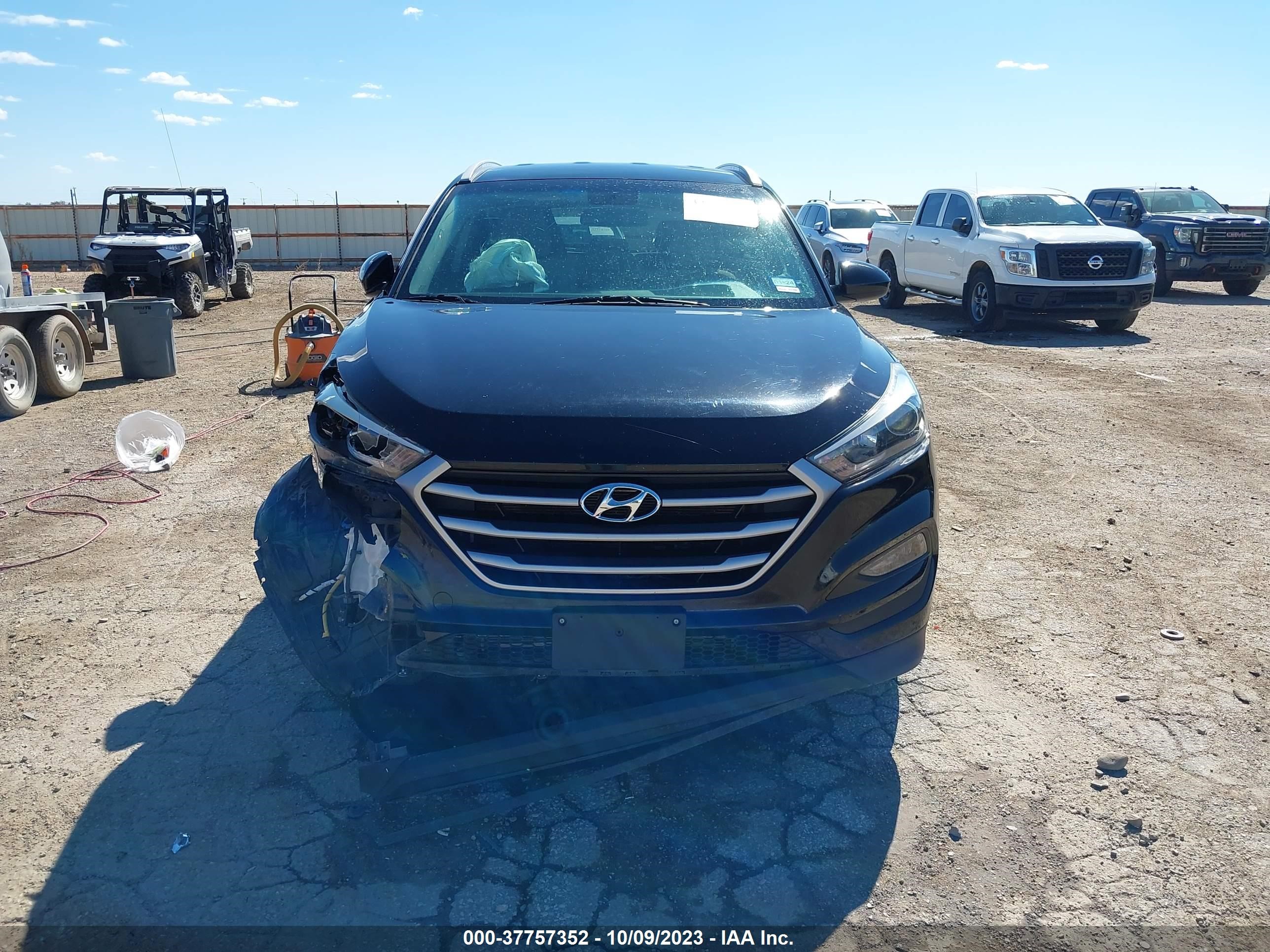 Photo 11 VIN: KM8J33A42JU708481 - HYUNDAI TUCSON 