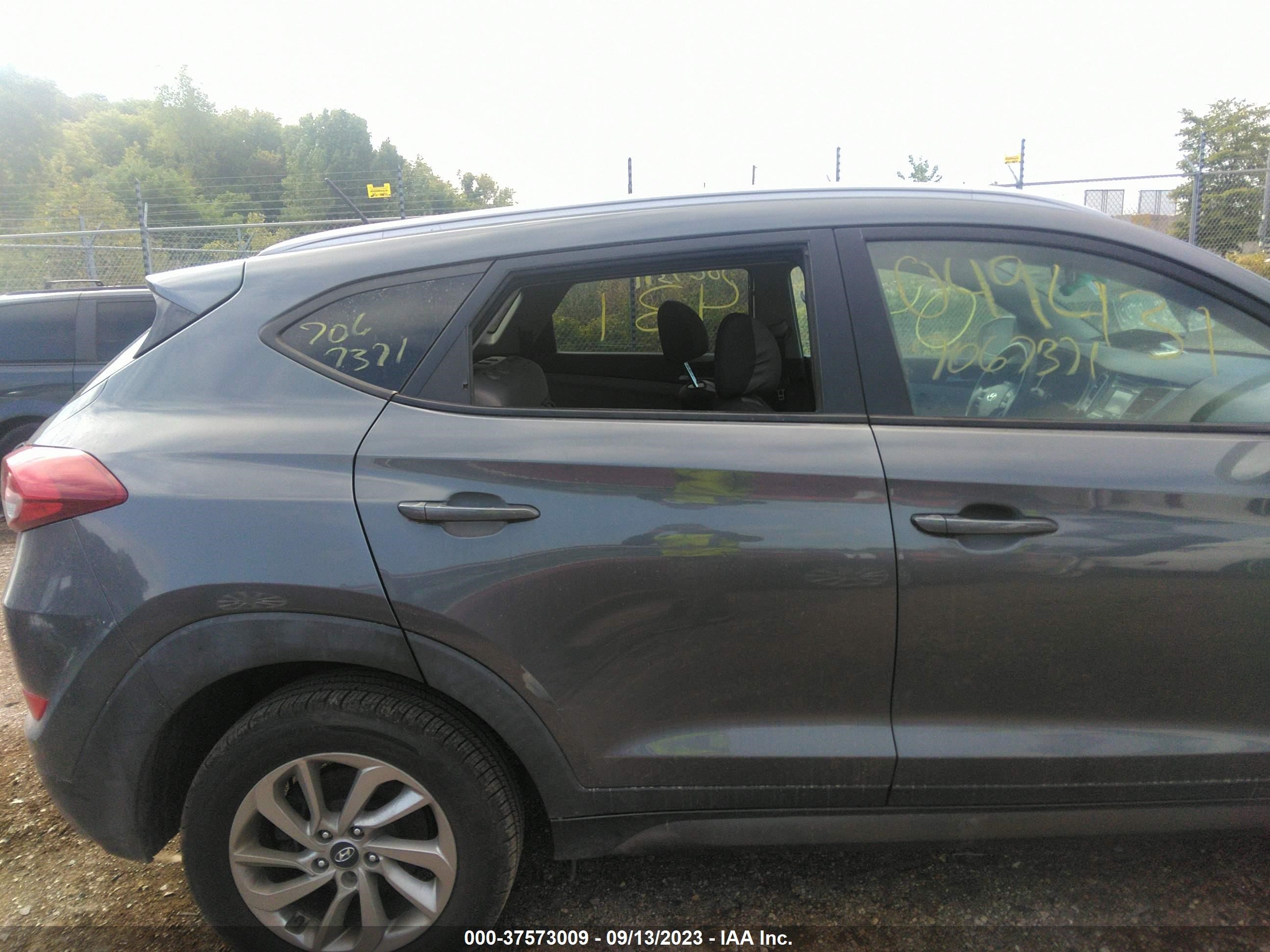 Photo 5 VIN: KM8J33A43GU114006 - HYUNDAI TUCSON 