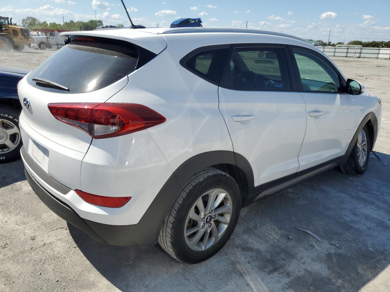 Photo 2 VIN: KM8J33A43GU233688 - HYUNDAI TUCSON 