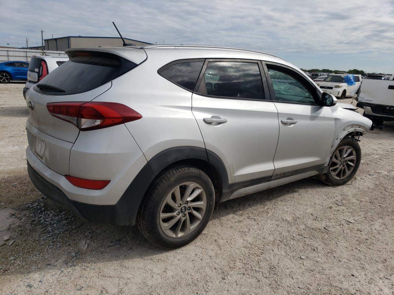 Photo 2 VIN: KM8J33A43HU263484 - HYUNDAI TUCSON 