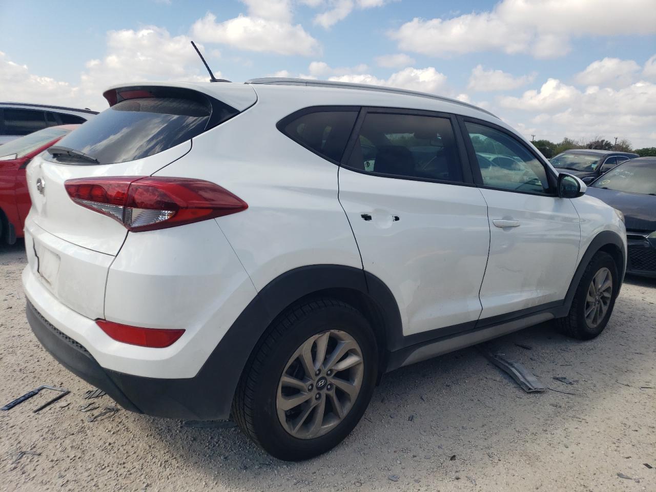 Photo 2 VIN: KM8J33A43HU451325 - HYUNDAI TUCSON 