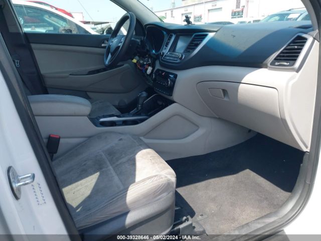 Photo 4 VIN: KM8J33A43JU677001 - HYUNDAI TUCSON 