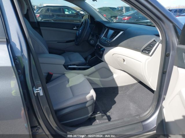 Photo 4 VIN: KM8J33A43JU720932 - HYUNDAI TUCSON 