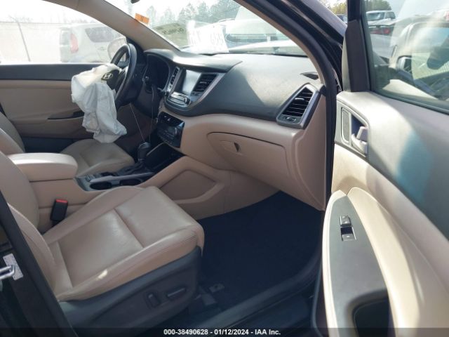 Photo 4 VIN: KM8J33A43JU779768 - HYUNDAI TUCSON 