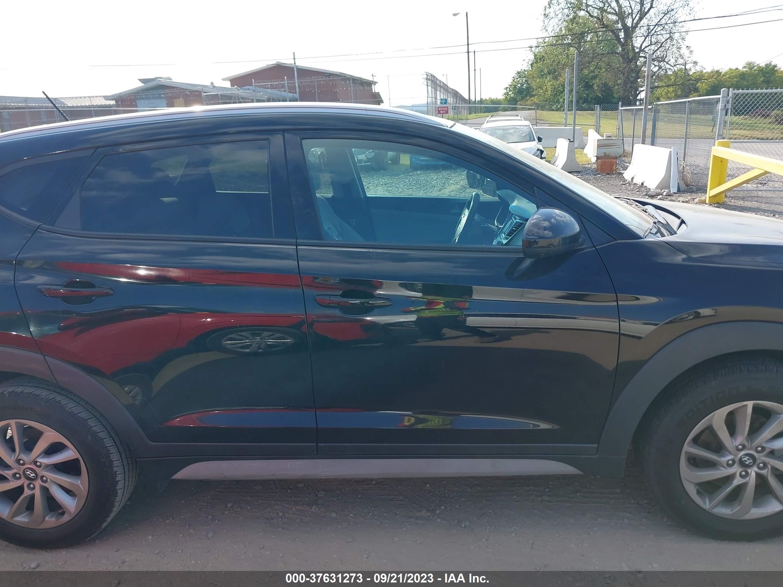 Photo 12 VIN: KM8J33A44HU280262 - HYUNDAI TUCSON 