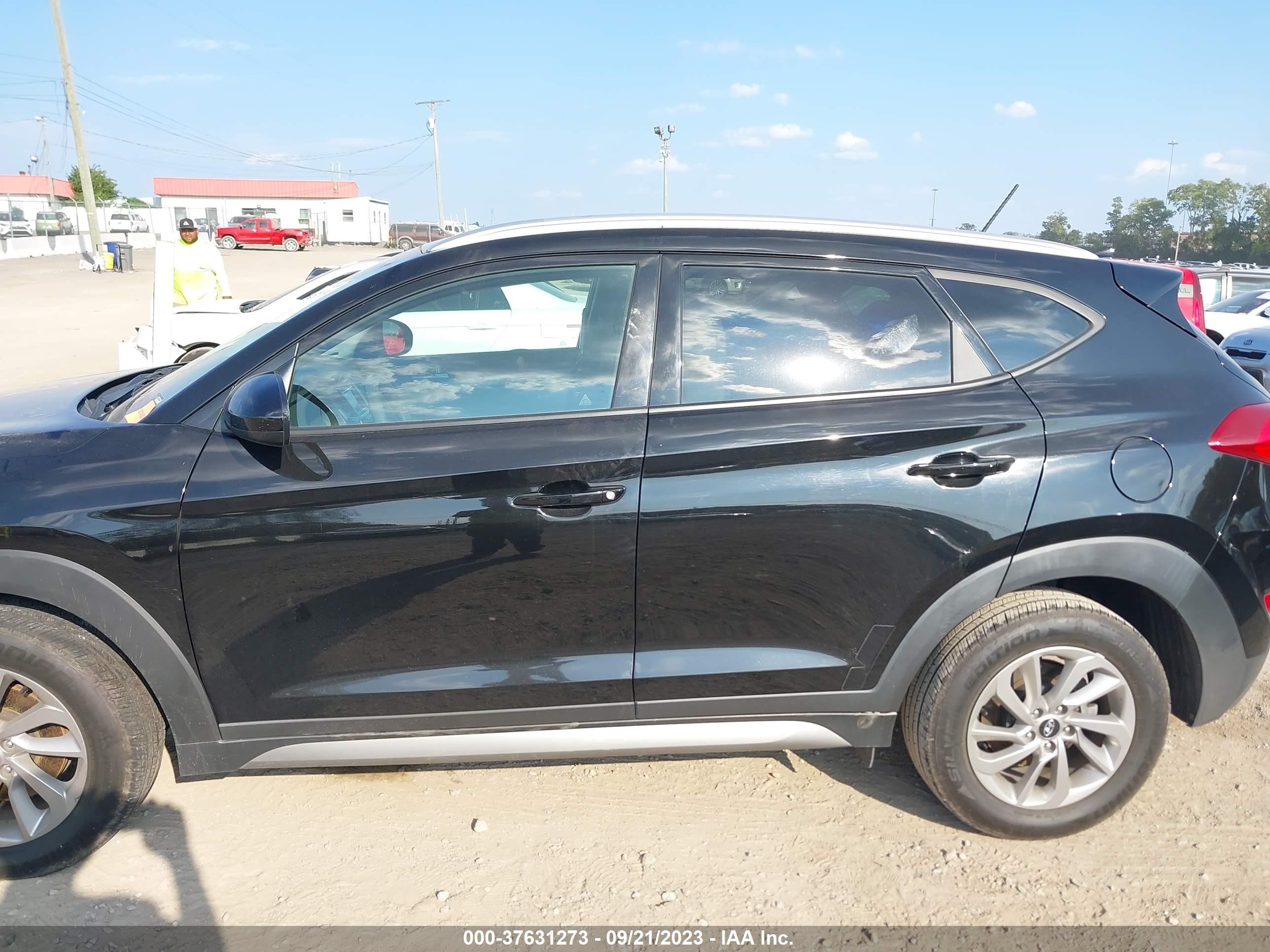 Photo 13 VIN: KM8J33A44HU280262 - HYUNDAI TUCSON 