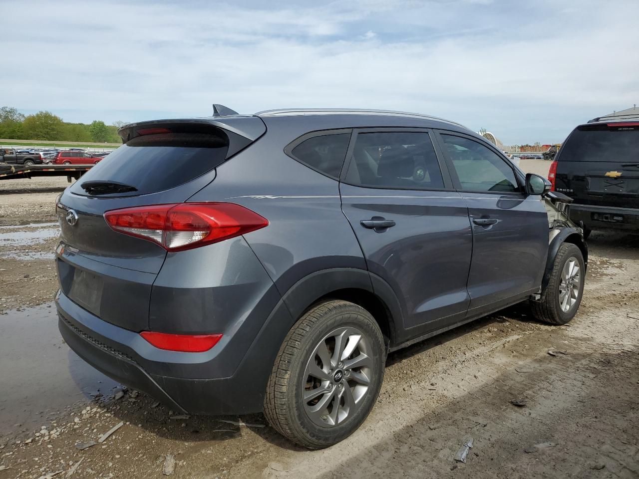 Photo 2 VIN: KM8J33A44JU819663 - HYUNDAI TUCSON 