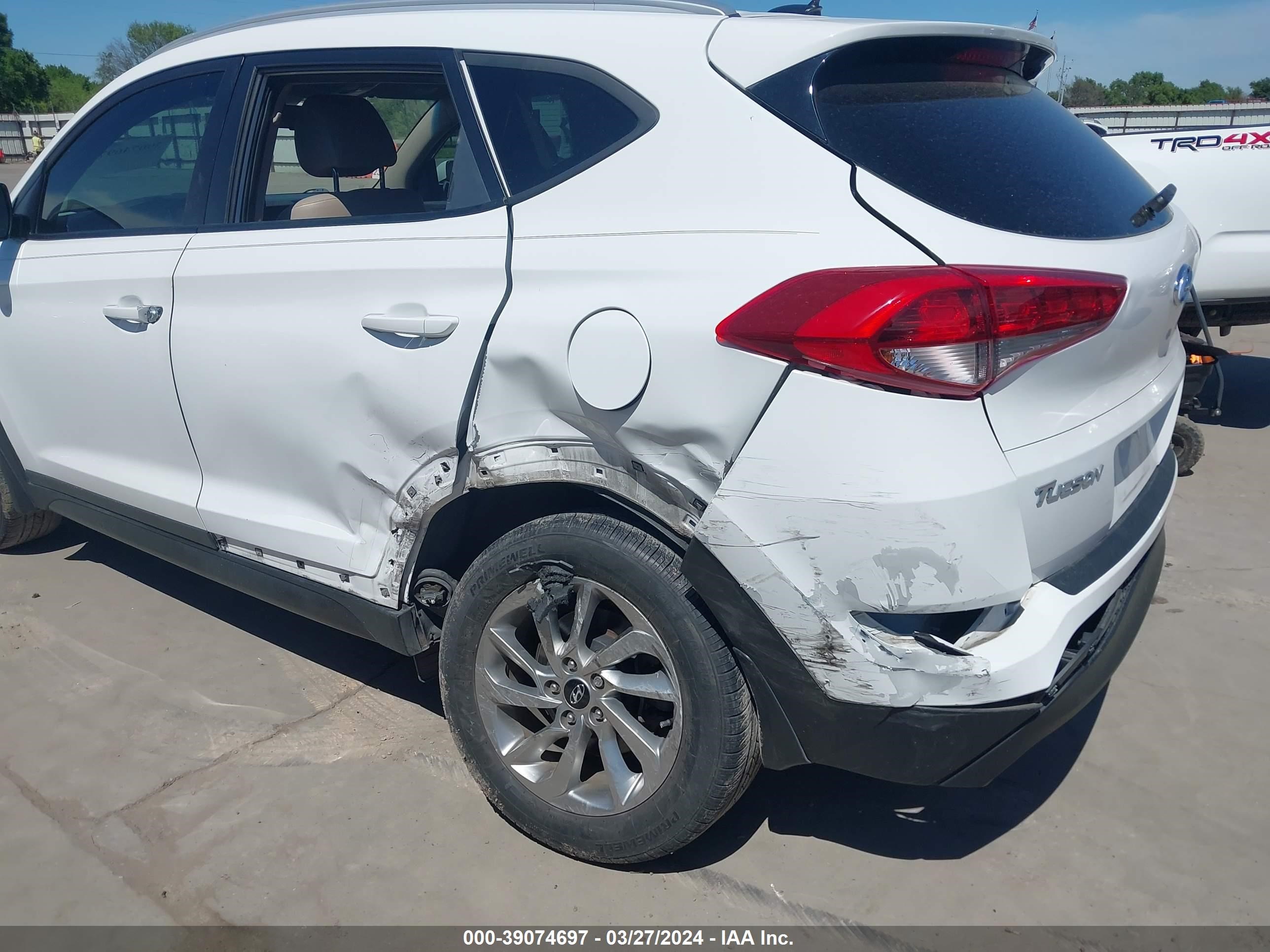 Photo 5 VIN: KM8J33A45GU041253 - HYUNDAI TUCSON 