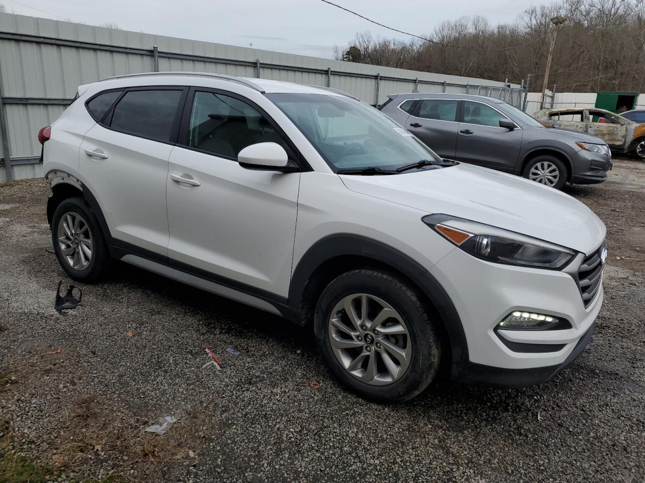 Photo 3 VIN: KM8J33A45JU657252 - HYUNDAI TUCSON 