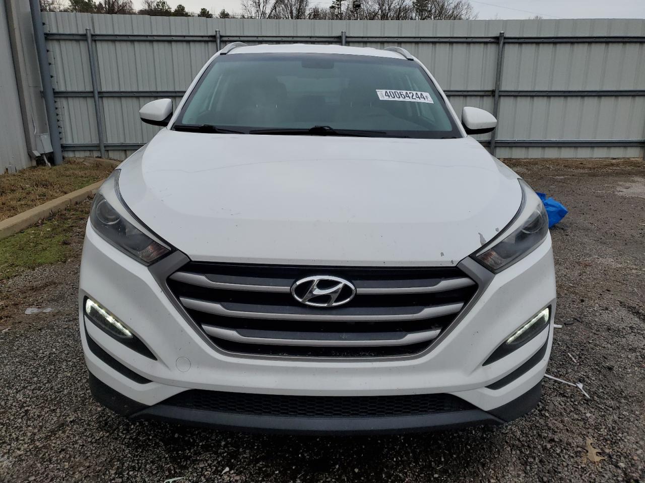 Photo 4 VIN: KM8J33A45JU657252 - HYUNDAI TUCSON 