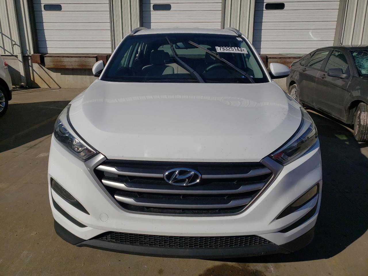 Photo 4 VIN: KM8J33A45JU713593 - HYUNDAI TUCSON 