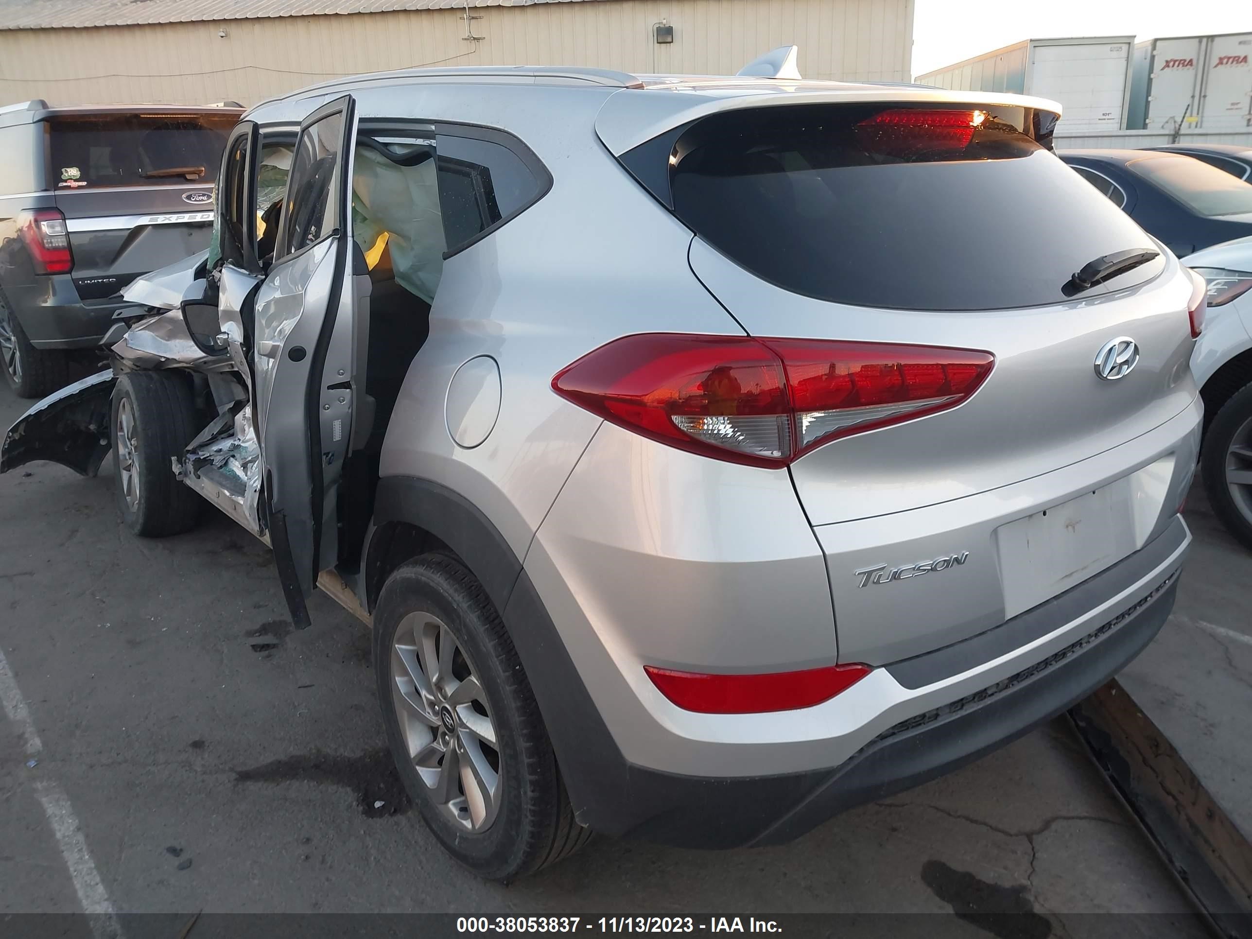 Photo 2 VIN: KM8J33A45JU736520 - HYUNDAI TUCSON 