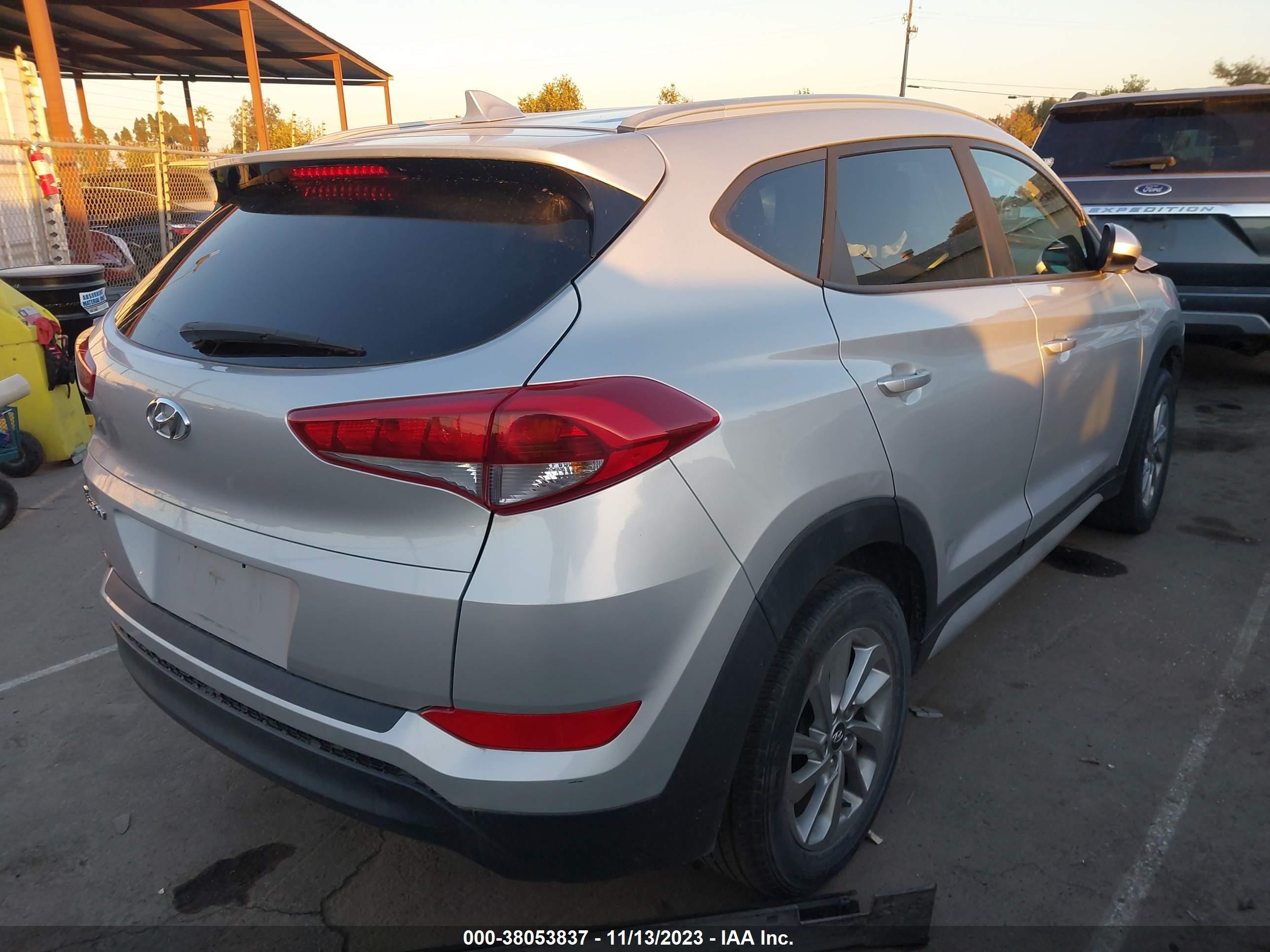 Photo 3 VIN: KM8J33A45JU736520 - HYUNDAI TUCSON 