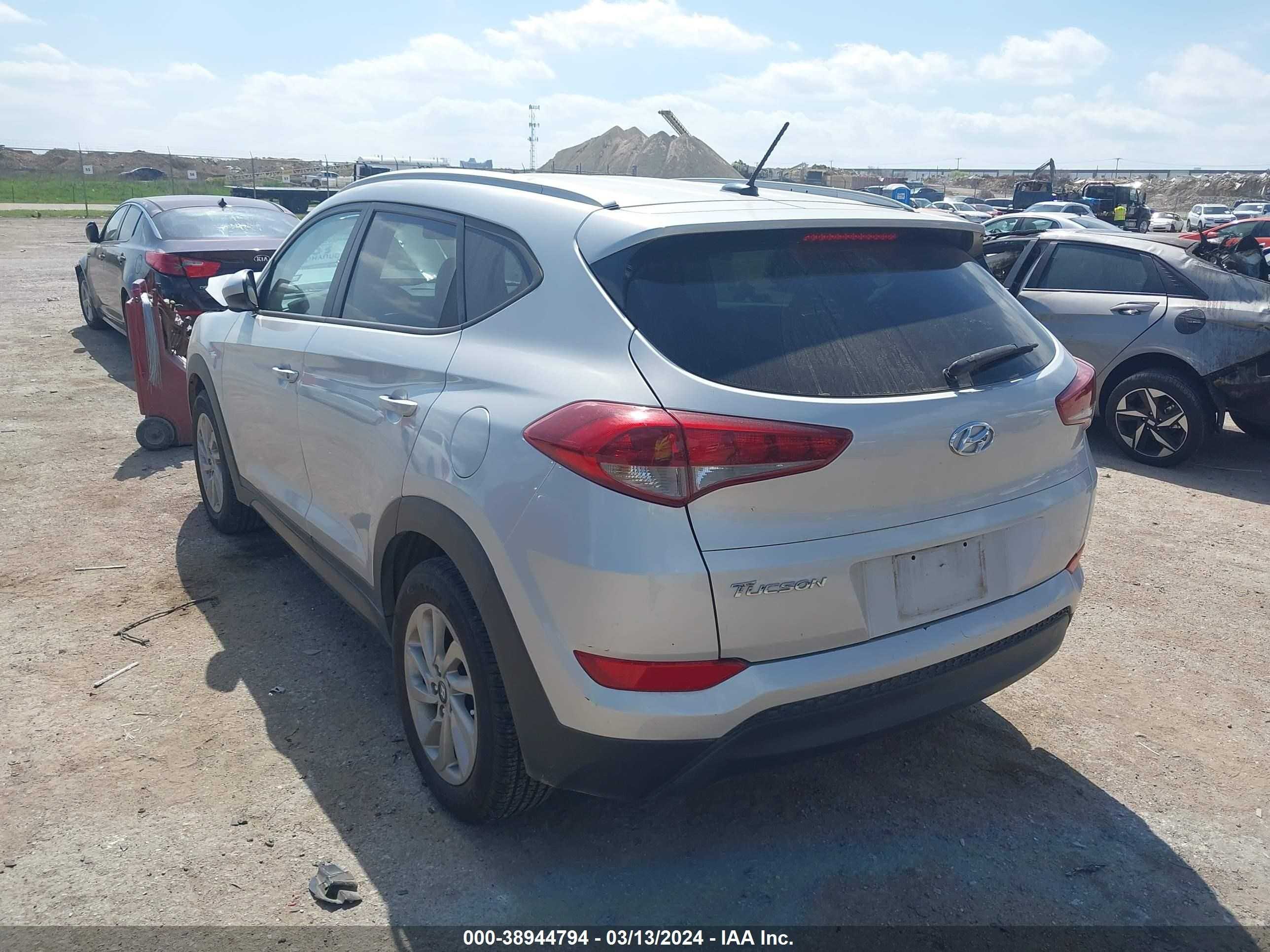 Photo 2 VIN: KM8J33A46GU089036 - HYUNDAI TUCSON 