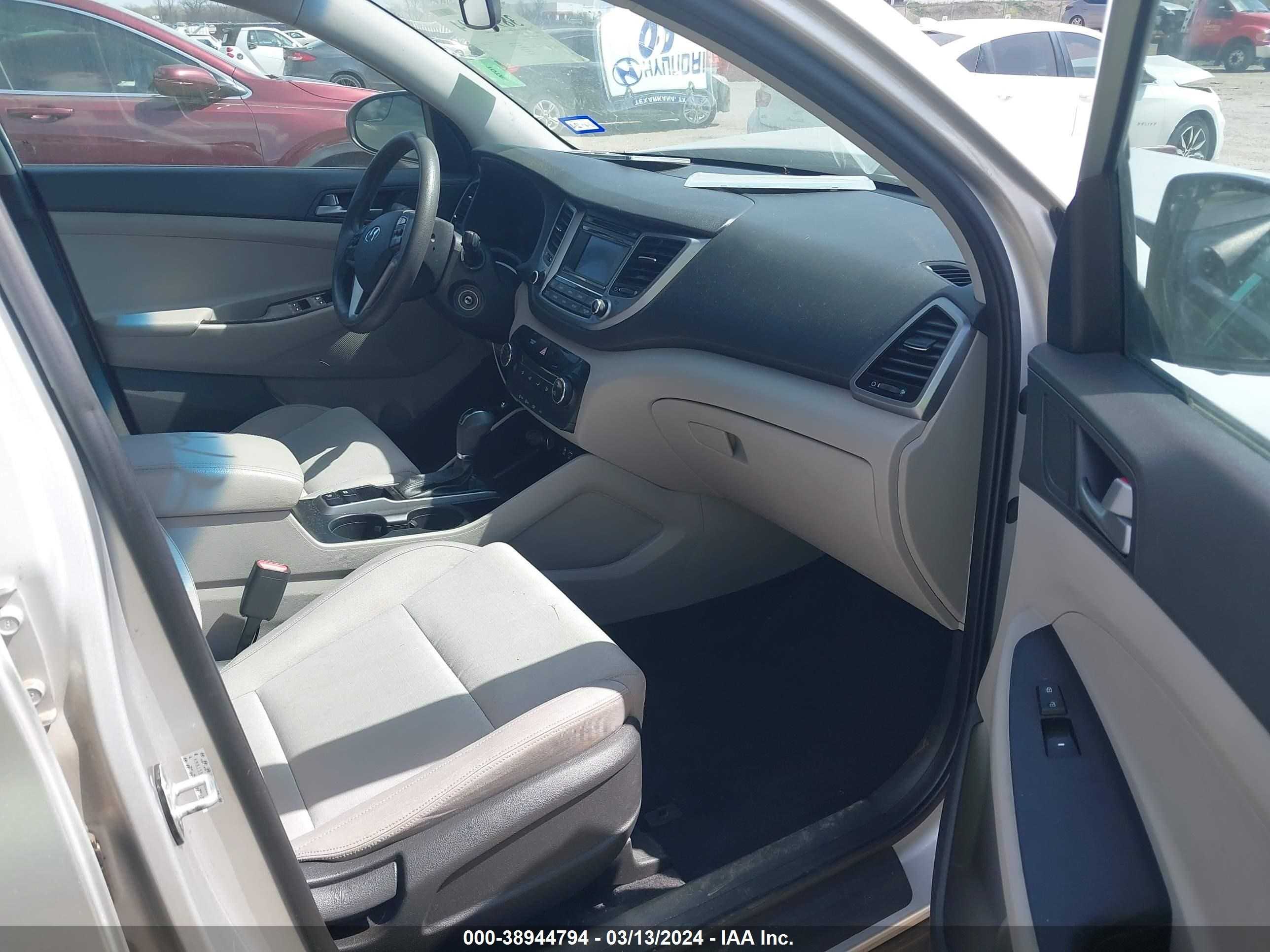 Photo 4 VIN: KM8J33A46GU089036 - HYUNDAI TUCSON 