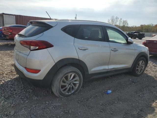 Photo 2 VIN: KM8J33A46GU110807 - HYUNDAI TUCSON 