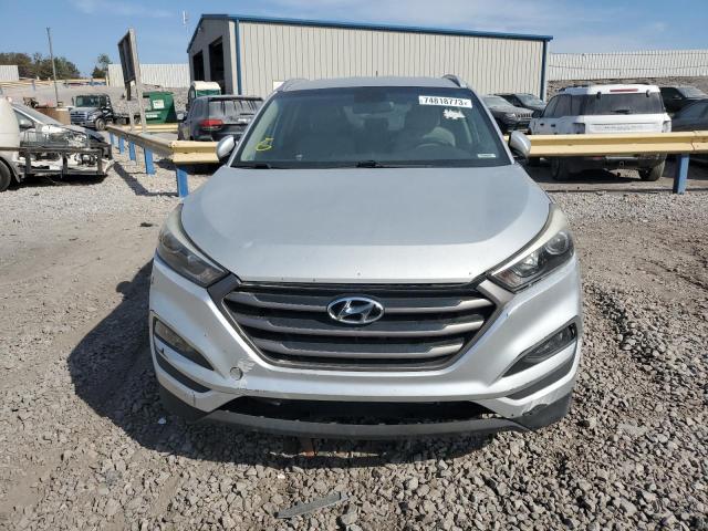 Photo 4 VIN: KM8J33A46GU110807 - HYUNDAI TUCSON 