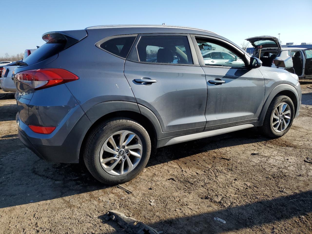 Photo 2 VIN: KM8J33A46JU728524 - HYUNDAI TUCSON 