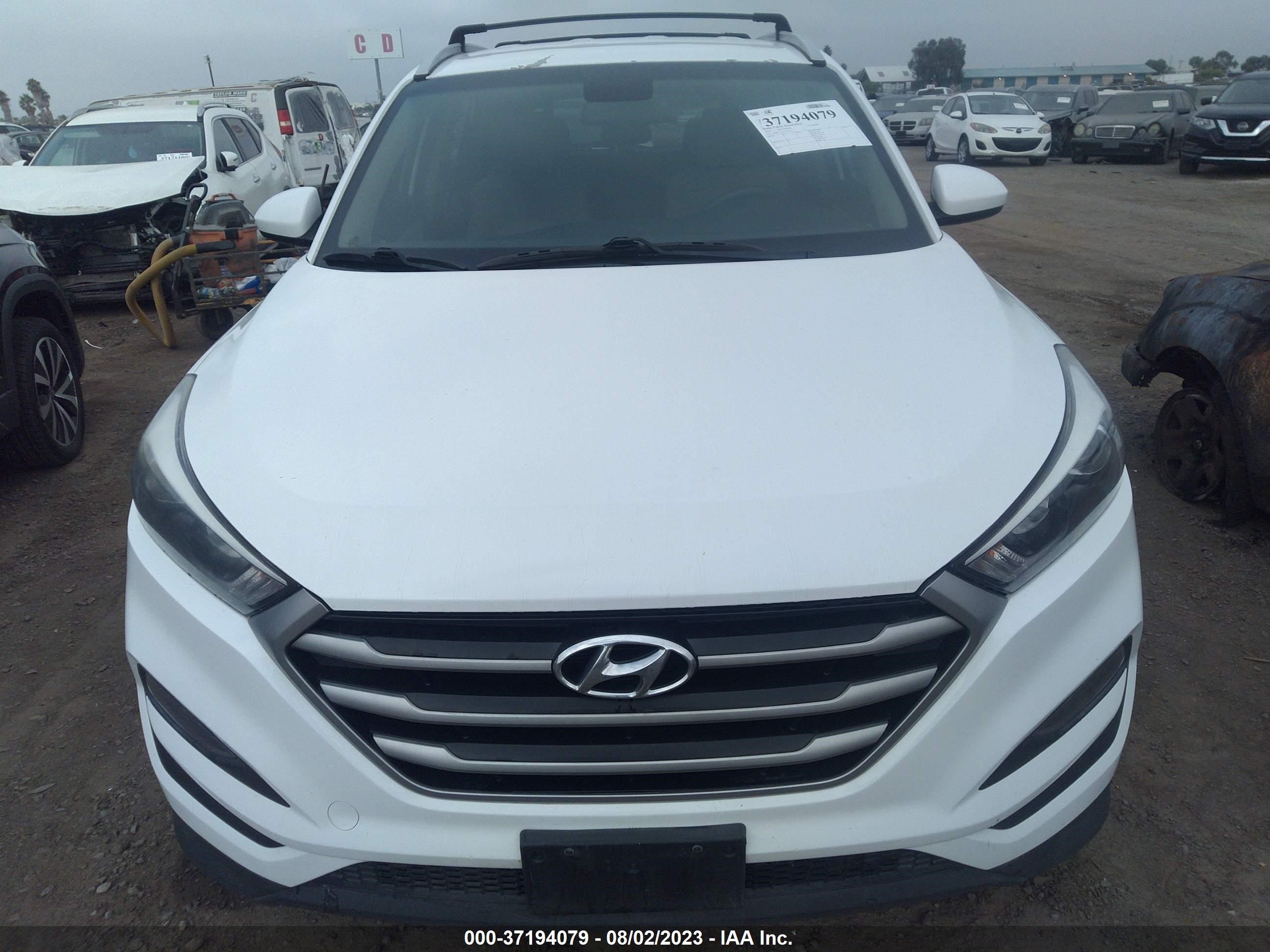 Photo 10 VIN: KM8J33A47JU676563 - HYUNDAI TUCSON 