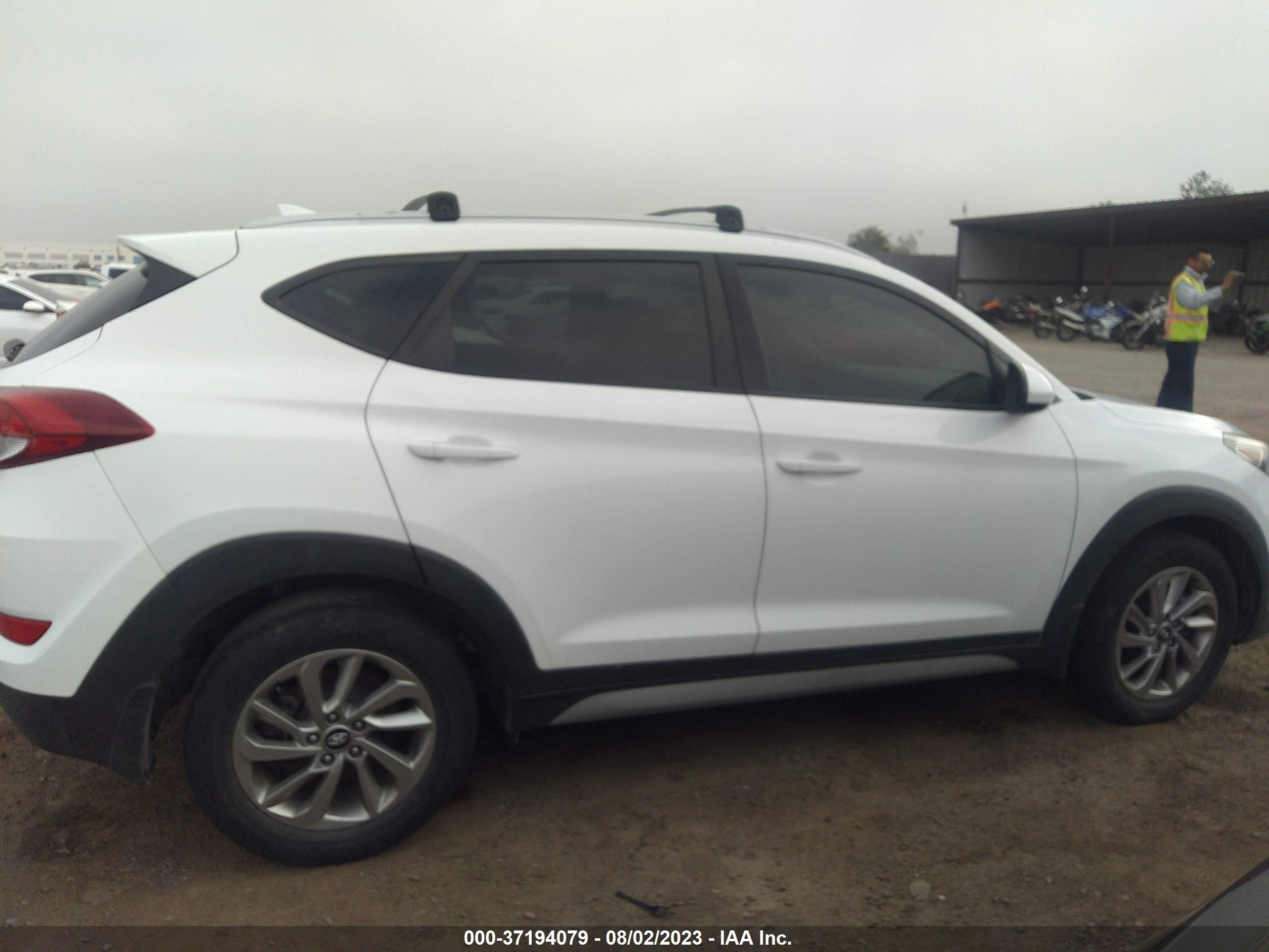 Photo 11 VIN: KM8J33A47JU676563 - HYUNDAI TUCSON 