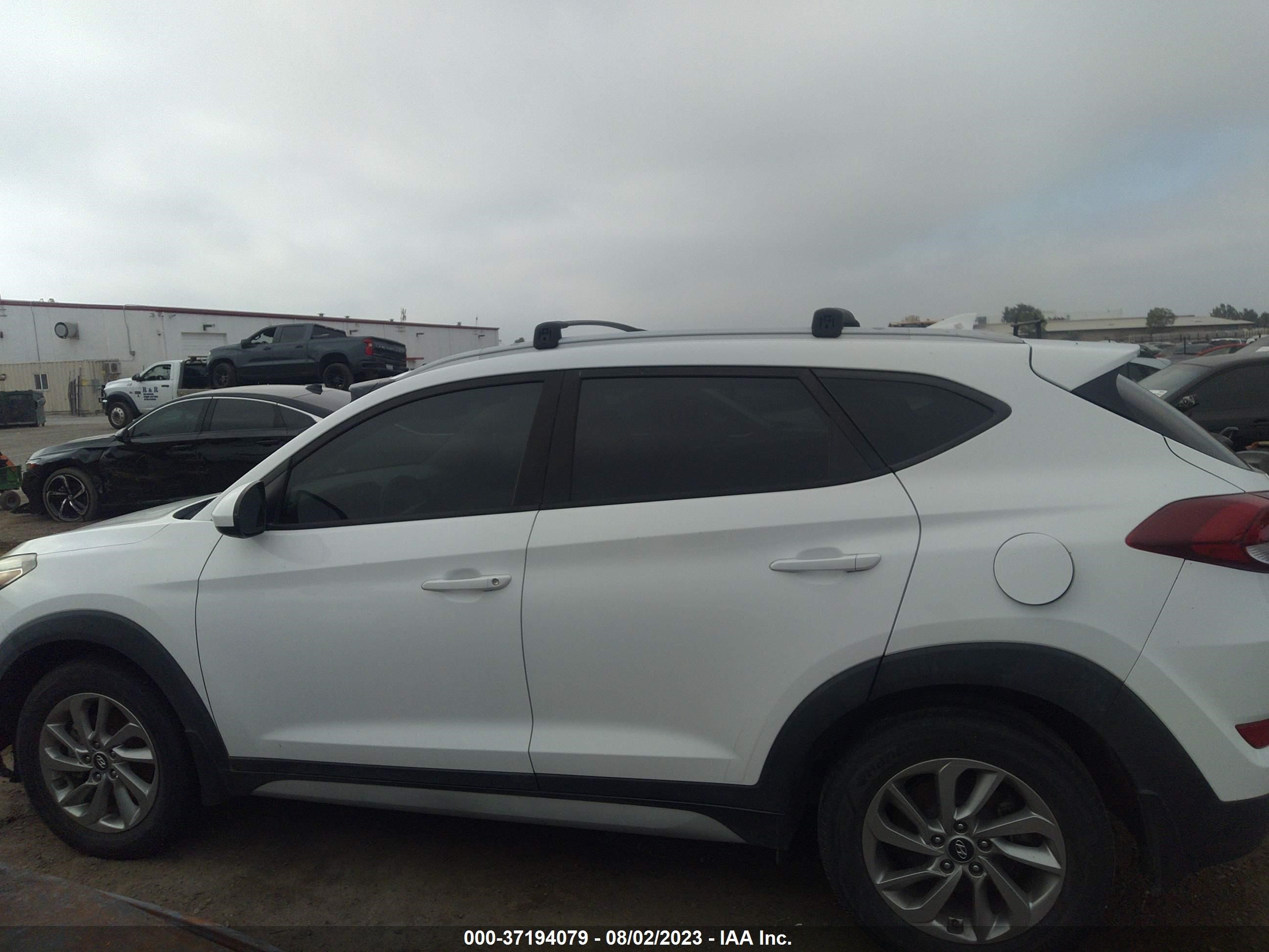 Photo 12 VIN: KM8J33A47JU676563 - HYUNDAI TUCSON 