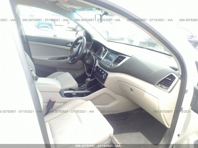 Photo 4 VIN: KM8J33A48GU089085 - HYUNDAI TUCSON 