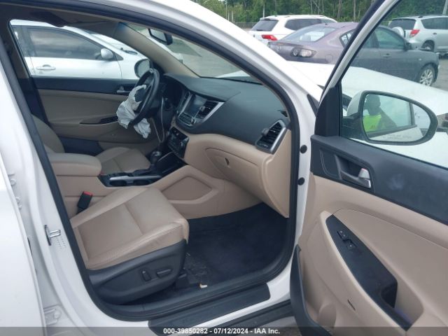 Photo 4 VIN: KM8J33A48JU631812 - HYUNDAI TUCSON 