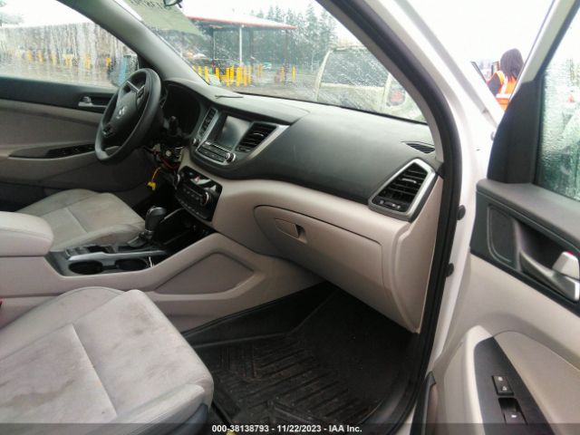 Photo 4 VIN: KM8J33A48JU722935 - HYUNDAI TUCSON 