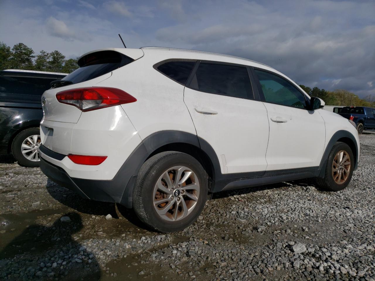 Photo 2 VIN: KM8J33A49GU183105 - HYUNDAI TUCSON 