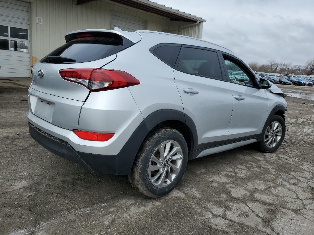 Photo 2 VIN: KM8J33A49JU639630 - HYUNDAI TUCSON 