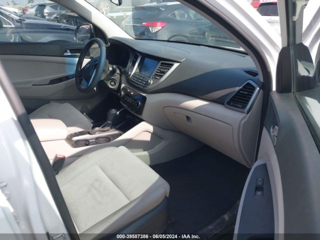 Photo 4 VIN: KM8J33A49JU672563 - HYUNDAI TUCSON 